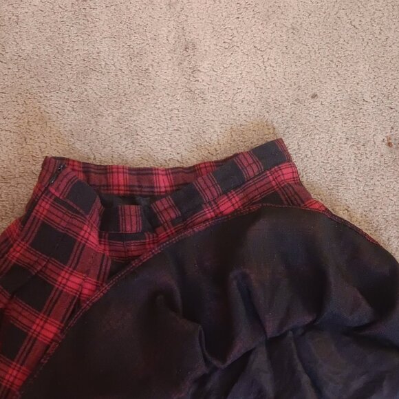 Pleated mini skirt - Picture 2 of 3